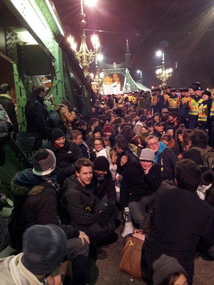 Hídfoglalás nélkül vonultak a diákok