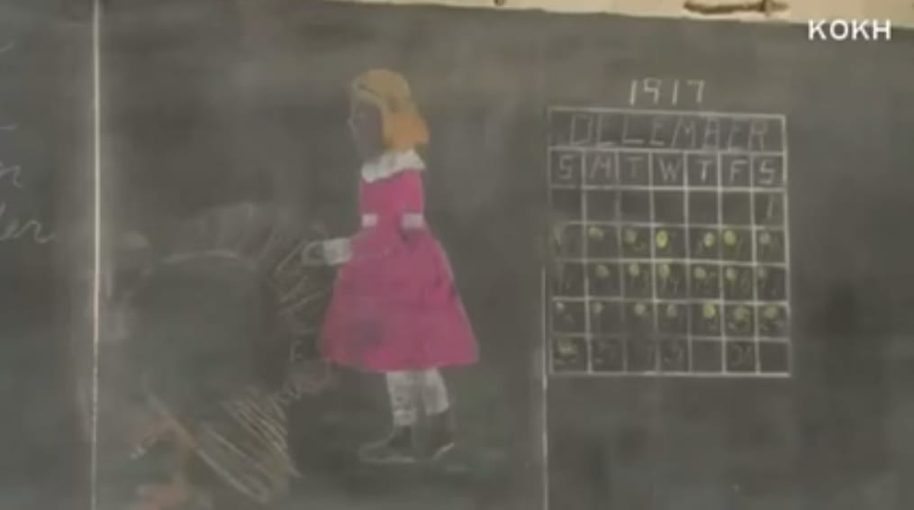 Fantasztikus száz éves krétarajzokat találtak egy amerikai iskola tábláin