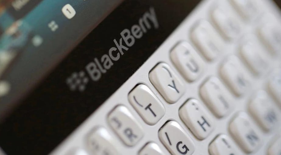 Nem viccel a BlackBerry: beperelte a Facebookot, a WhatsAppot és az Instagramot is