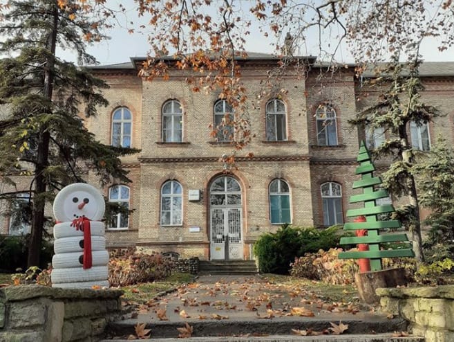 Kiürítik és fertőtlenítik a János Kórház vesztegzár alá vont épületét