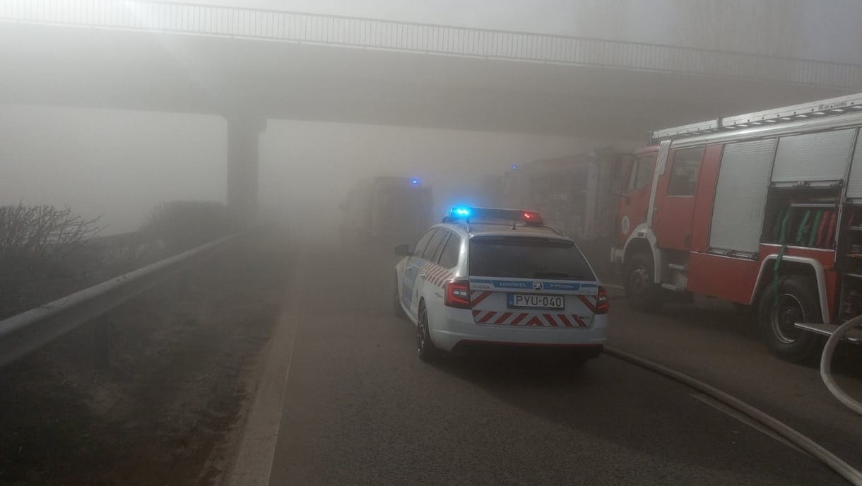Ismét porviharok vannak az utakon, az M1-esen most már lassítják a forgalmat