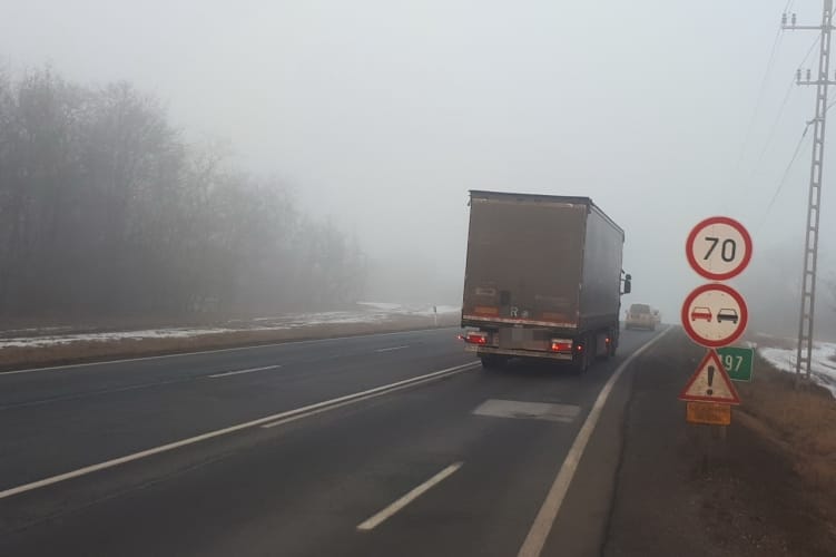 Menet közben kapott agyvérzést egy kamionsofőr az M1-esen