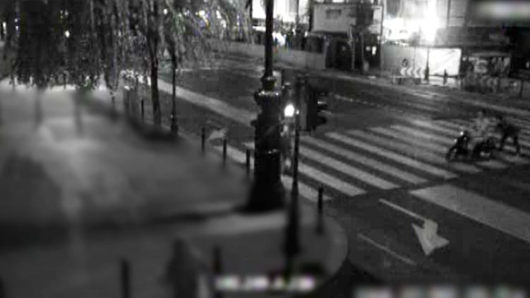 Egy kormányzott, egy tolta – videón egy terézvárosi robogólopás