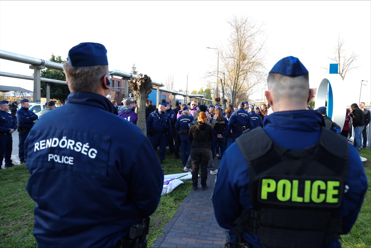 A rendőrség szerint „jól szórakoztak” az MTVA előtt demonstráló momentumosok