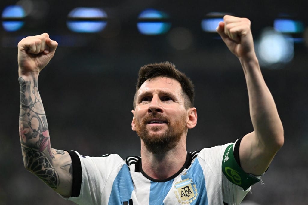 Messi klasszisteljesítménye egyelőre megmentette Argentínát a kieséstől
