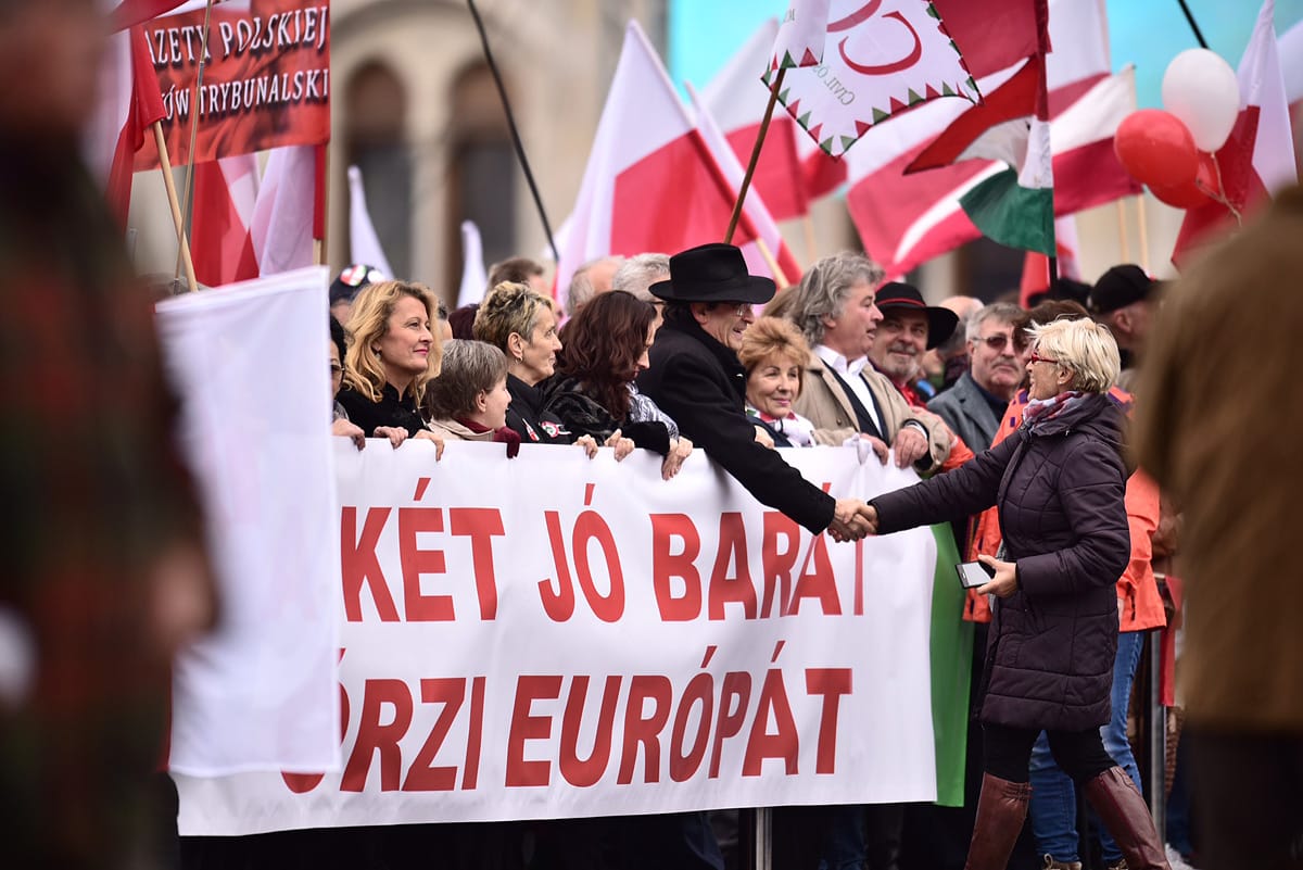 Élőben kapcsoljuk a Kossuth teret