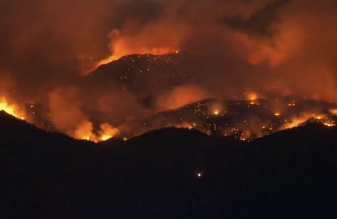 Tűzoltók házait is elpusztította az erdőtűz Coloradóban - videó