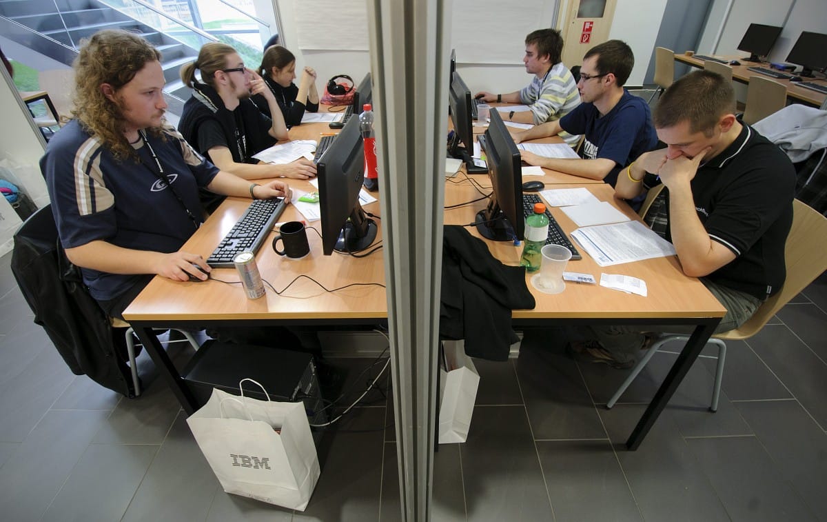 Elindult az IBM 48 órás programozó bajnoksága