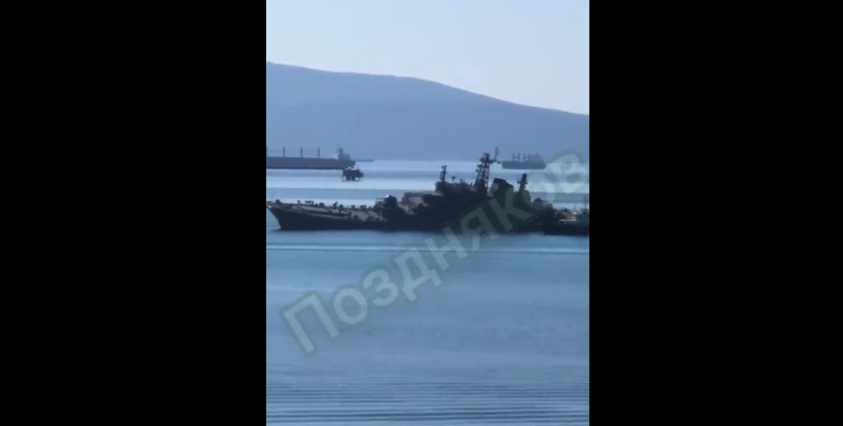 Humoránál van a NATO volt európai főparancsnoka: a megrongálódott orosz hadihajón viccelődik