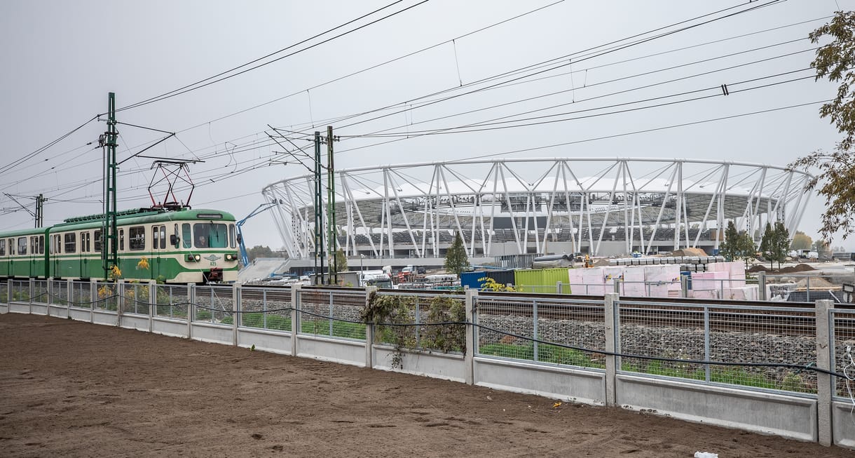 A kormány takarékoskodást hirdet, de egy álomért kész bármennyit elkölteni az ország legdrágább stadionjára
