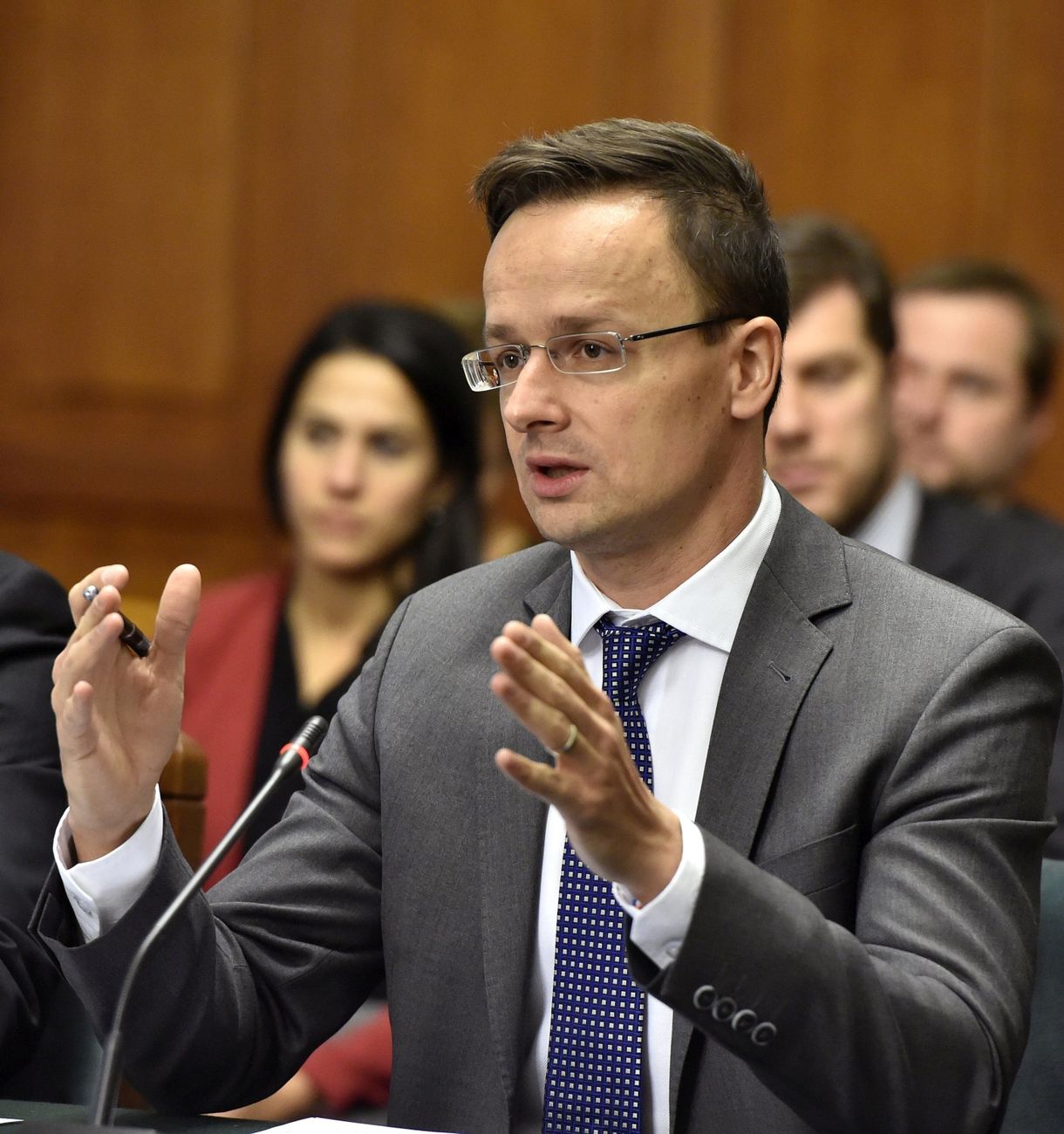 Szijjártó megvédte Ukrajna területi integritását, de aztán észbe kapott
