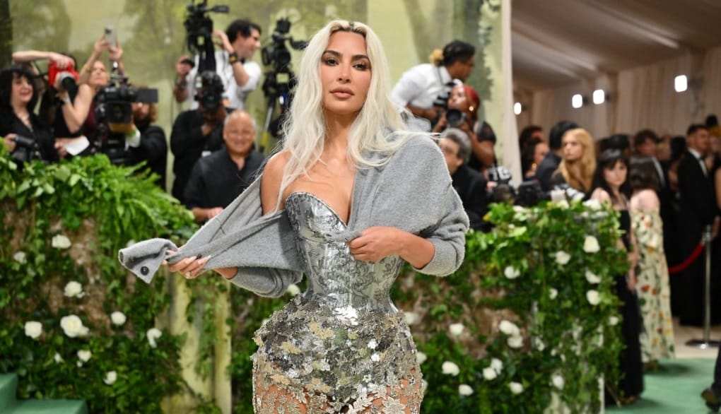 Sokkoló méretű derékkal jelent meg a Met-gálán Kim Kardashian
