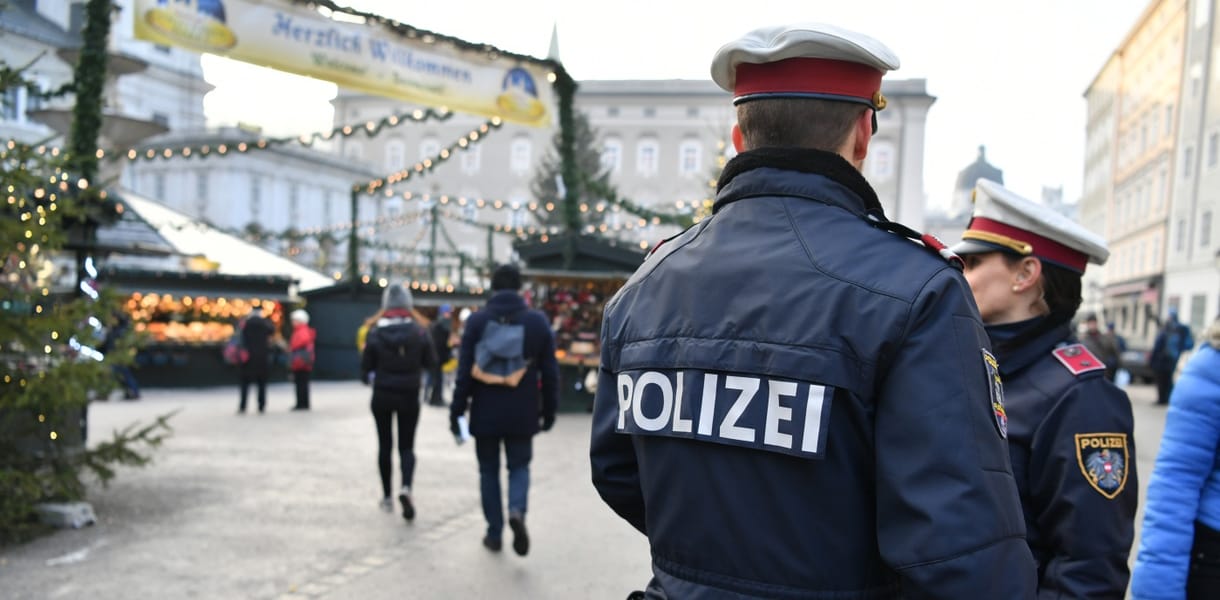 Olyan kevés a rendőr Ausztriában, hogy megdőlt a túlóra-rekord