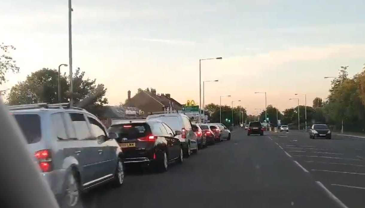 Brutális dugót okozott a McDonald's újranyitása Watfordban