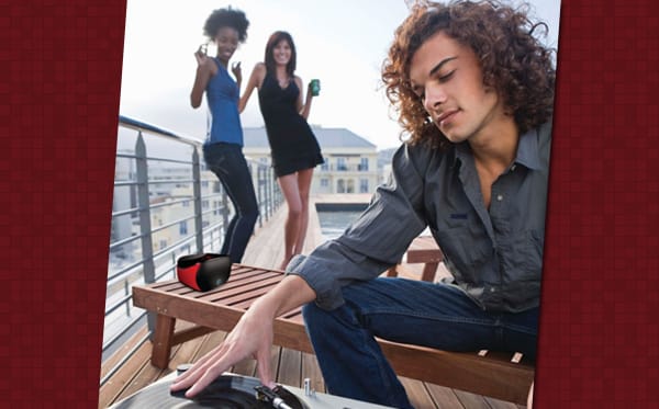 Itt a Logitech Mini Boombox: Bluetooth-os hangszóró!