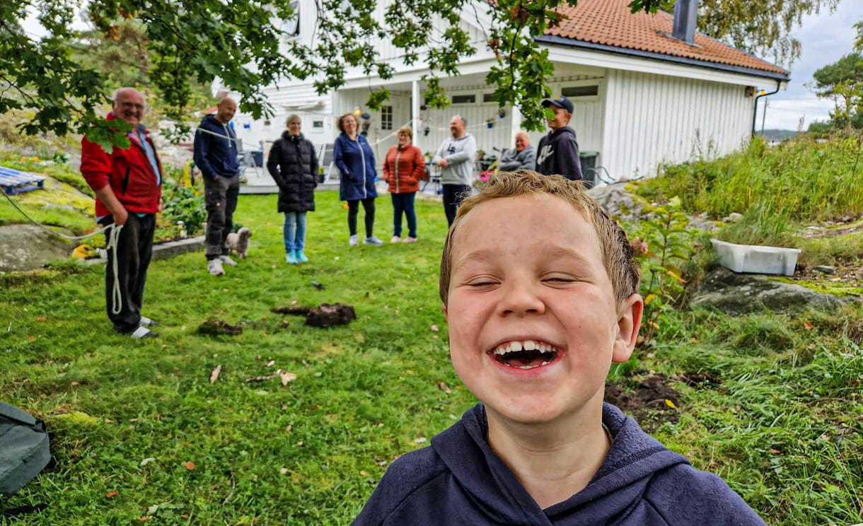 Fülbevalót kerestek a ház udvarán, bejelzett a fémdetektor, aztán jött a meglepetés