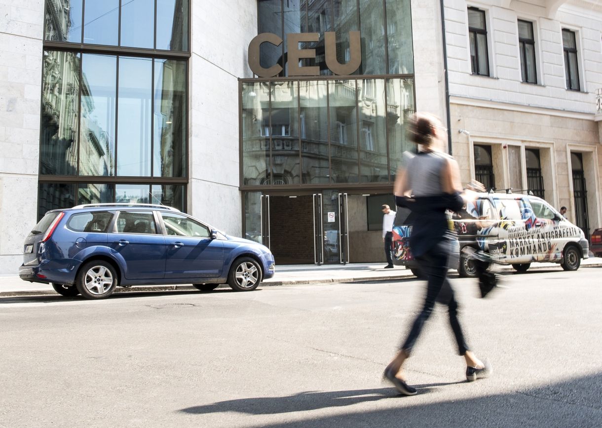 Az MTA kutatói is a CEU mellett állnak