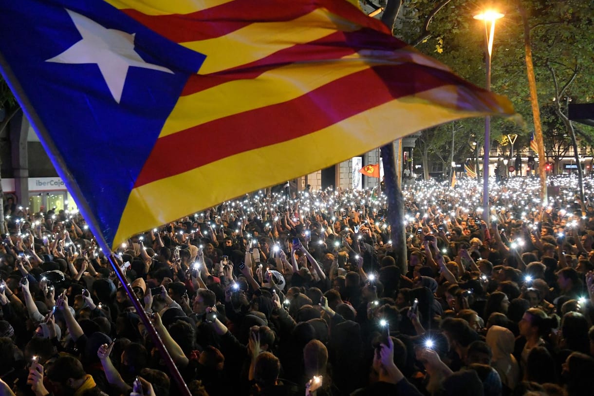 A spanyolok hivatalos uniós nyelvvé tennék a katalán, a baszk és a galíciai nyelvet