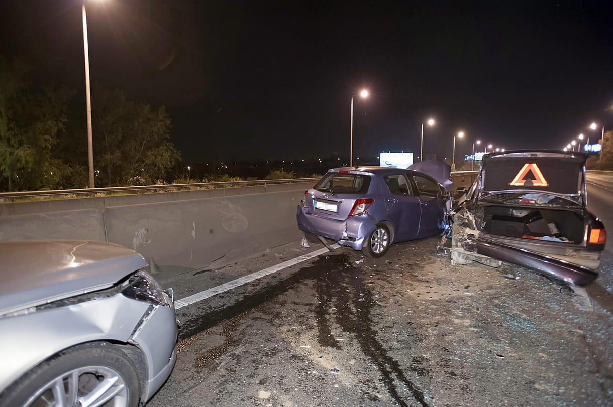 Fotó: három kocsi tört össze az M1-es és M7-esen