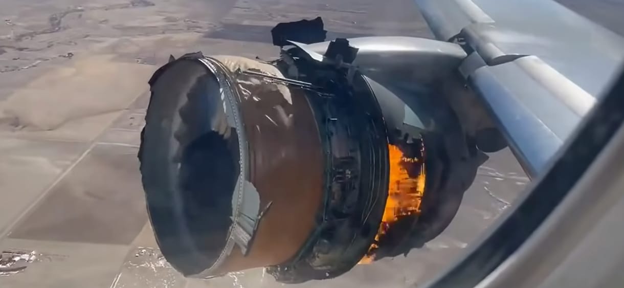 „Fogtuk egymás kezét és imádkoztunk” – így élték át a United Airlines utasai a hajtómű felrobbanását