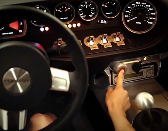 Nehéz megérteni, mi a szép egy beröffenő sportkocsi hangjában? Ez a videó a magyarázat