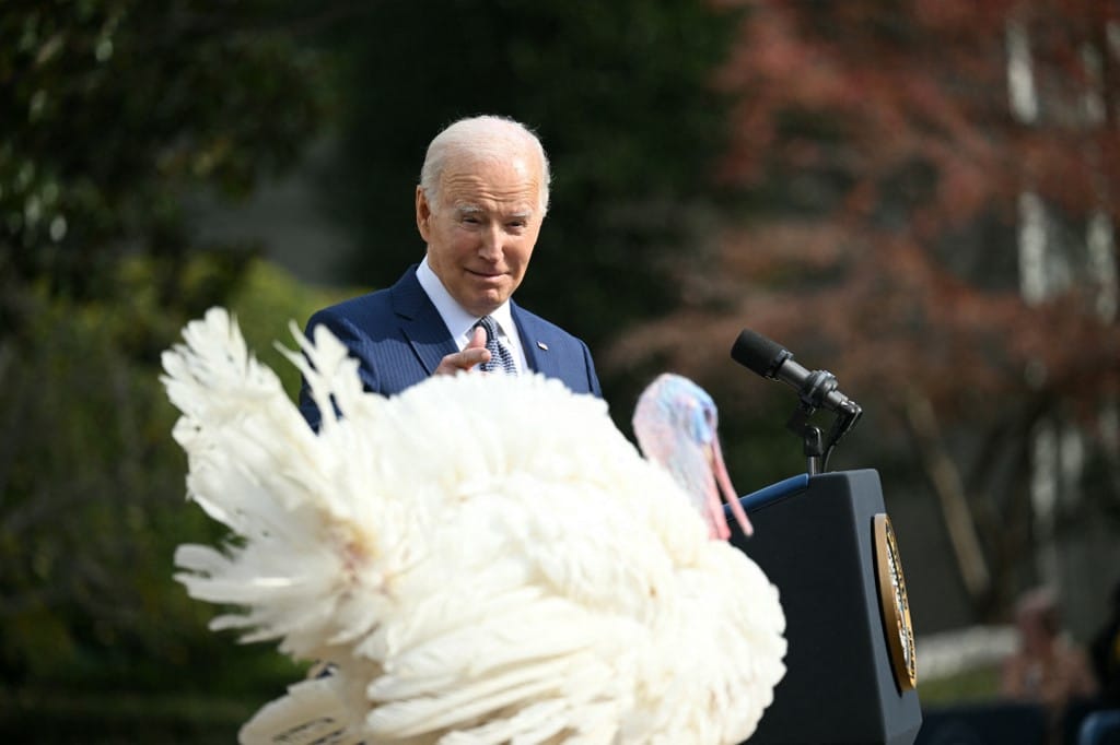 Biden egy tollvonással megakadályozta, hogy leálljon a kormányzati munka