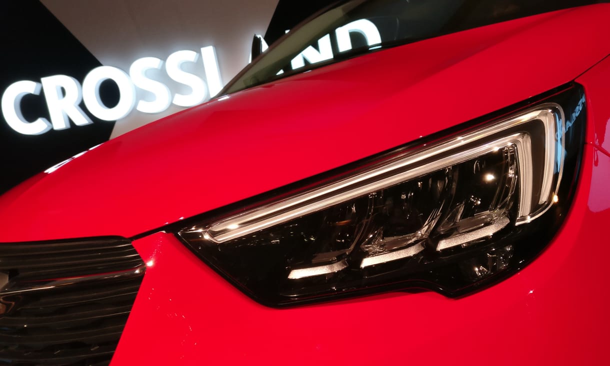Az Opel elrabolja a hölgyek szívét: beültünk a divatos Crossland X-be