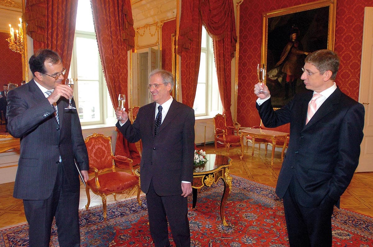 Orbán makacs vitája az unióval a jegybanki vezetők esküjéről