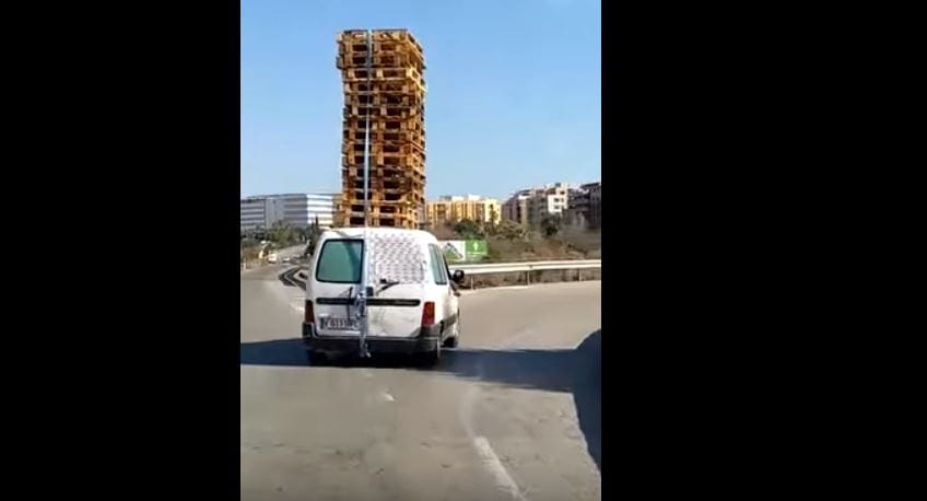 Videó: Húsz raklap felfér egy kis Citroenre? Persze. 