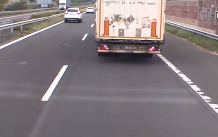 Kiderült: ők ellenőriztek a civil, kék lámpás autóból az M7-esen