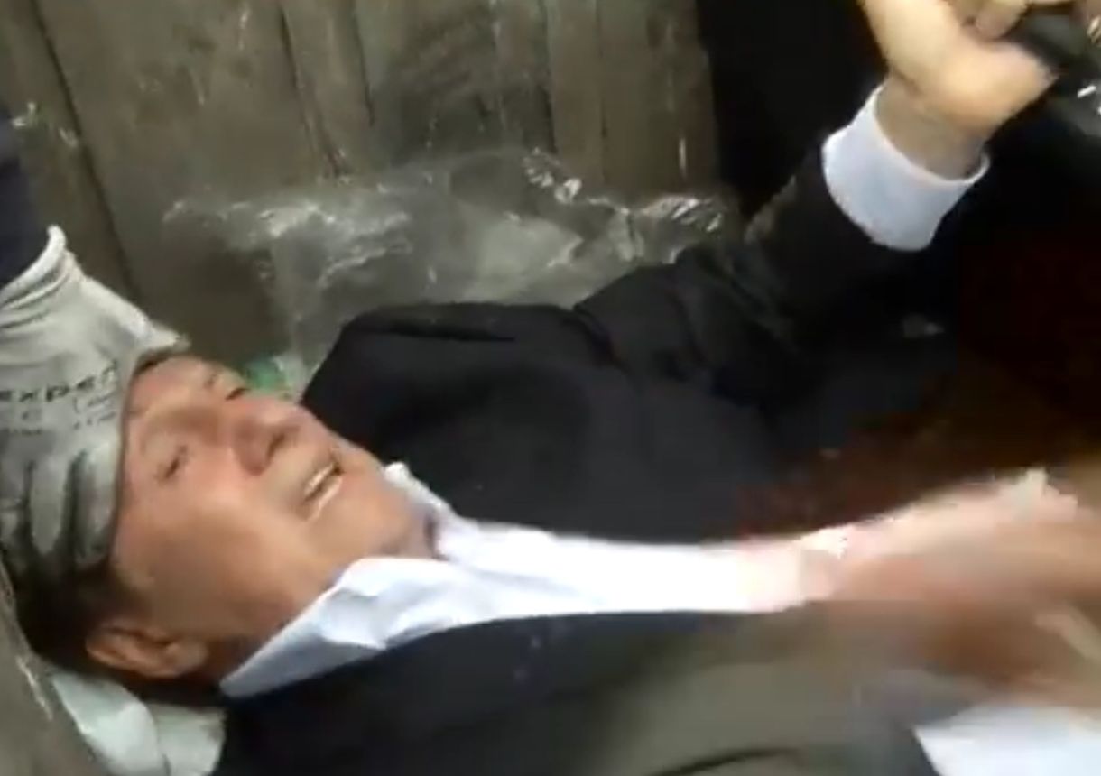 Kidobtak a kukába egy ukrán parlamenti képviselőt – videó 