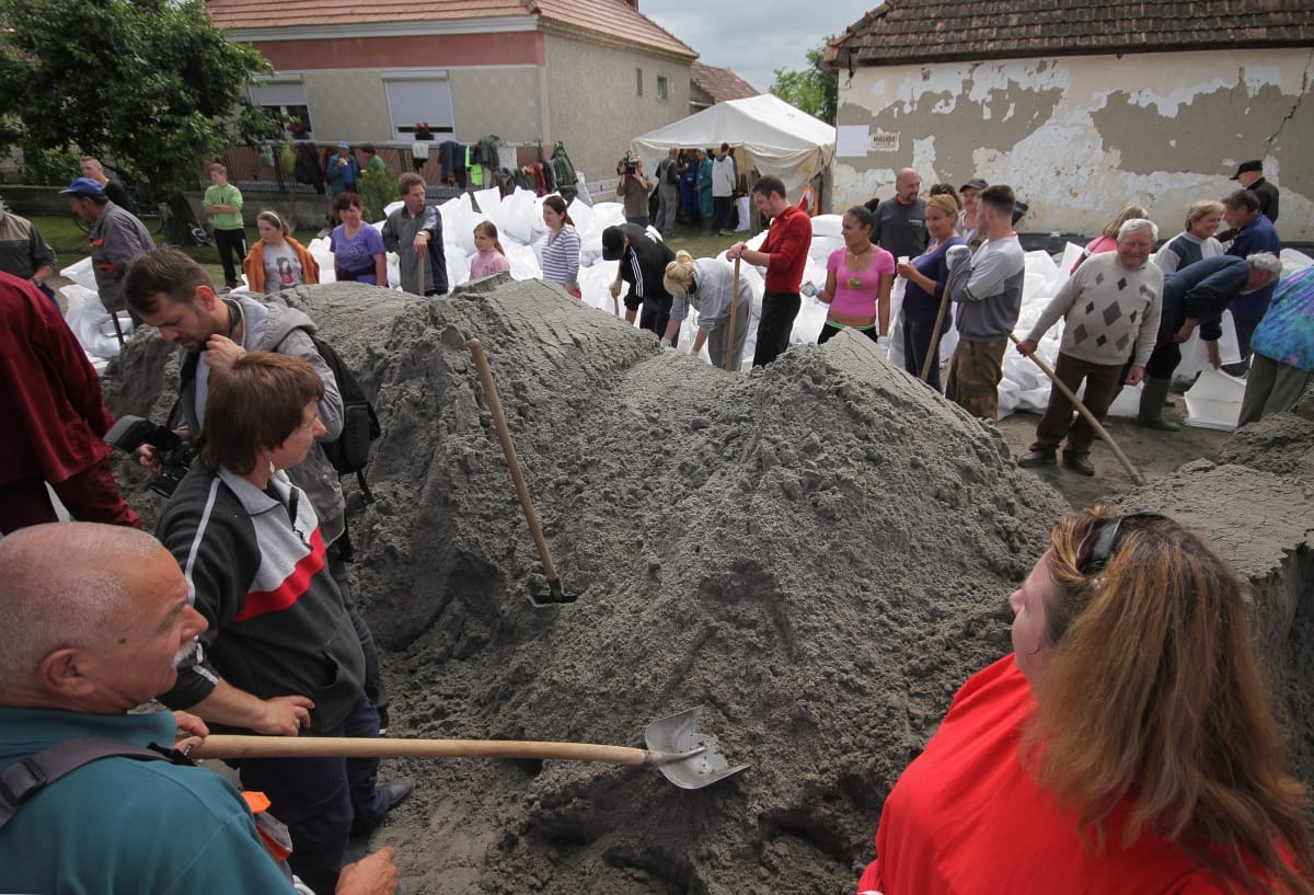Galéria: így zajlanak az árvízi munkálatok Győr térségében