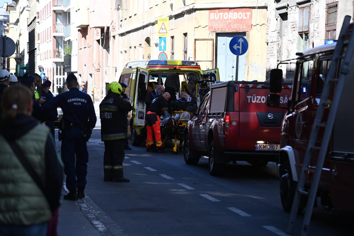 Gázrobbanás történt a VIII. kerületben, egy embert kimentettek a romok alól