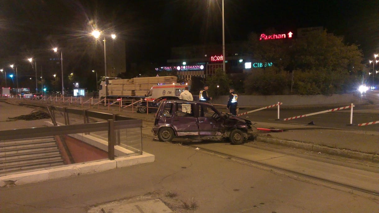 Fotók: csúnya karambol történt a Flórián téren
