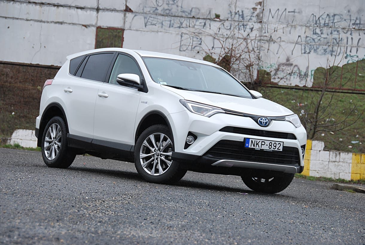 Toyota RAV4 Hybrid-teszt: a hiányzó láncszem