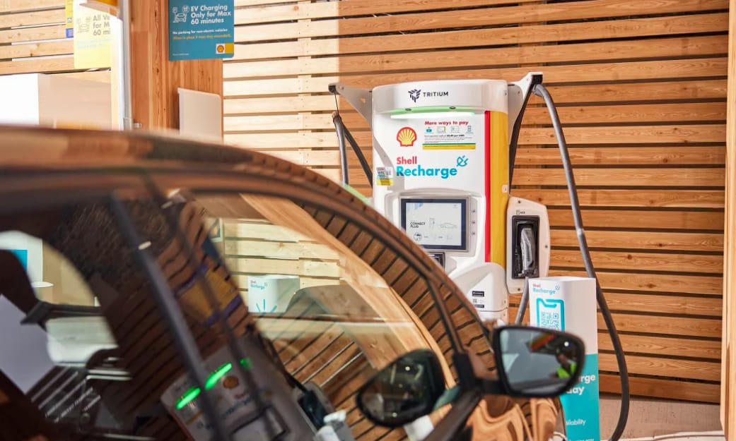 A Shell meglépte: villanyautó töltő lett egy benzinkútból
