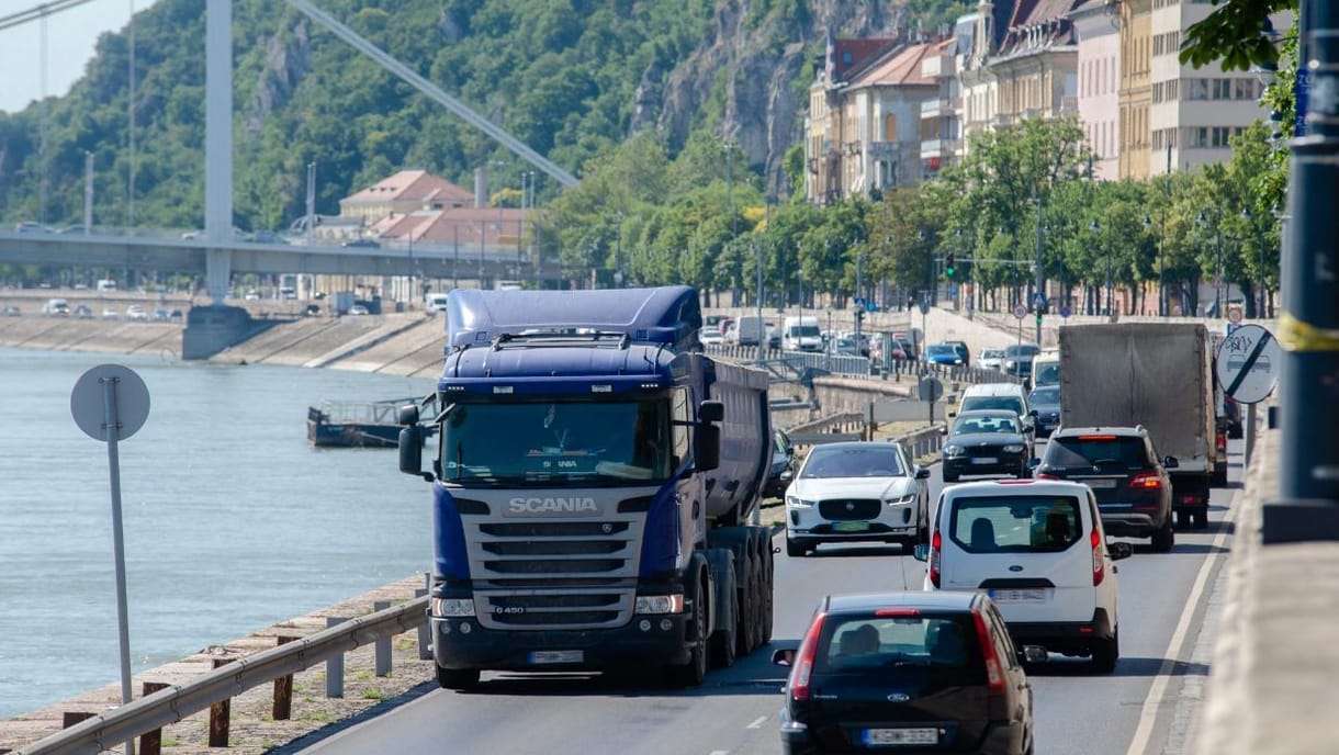 Csökkentik a megengedett sebességet a budapesti rakpartokon