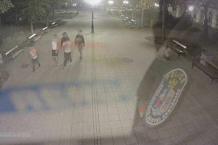 Öt, 11 és 14 év közötti gyerek rugdosott meg és rabolt ki egy hajléktalant Kecskeméten