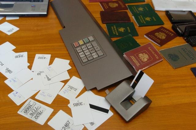 A PIN kódjukat nem eltakarókra csaptak le a bankkártyacsalók