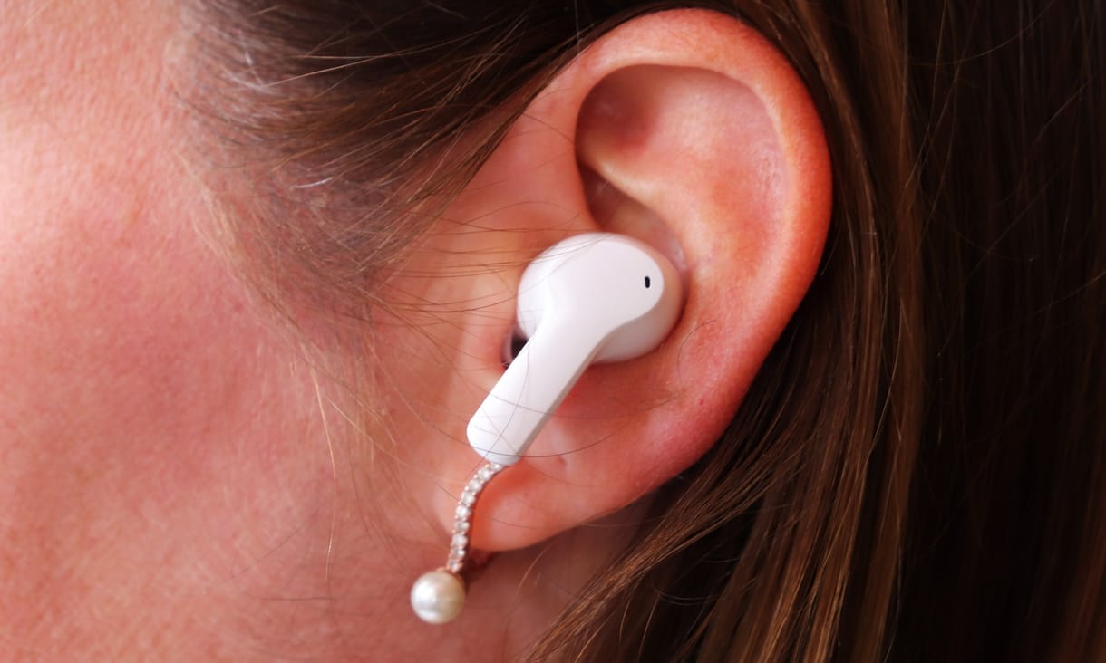 Zene füleinknek: kipróbáltuk az AirPods töredékébe kerülő új Honor fülhallgatót