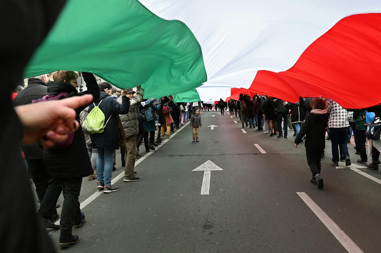 A hűség ára és haszna: így láncolja magához Orbán 20 éve a fideszes B-közepet