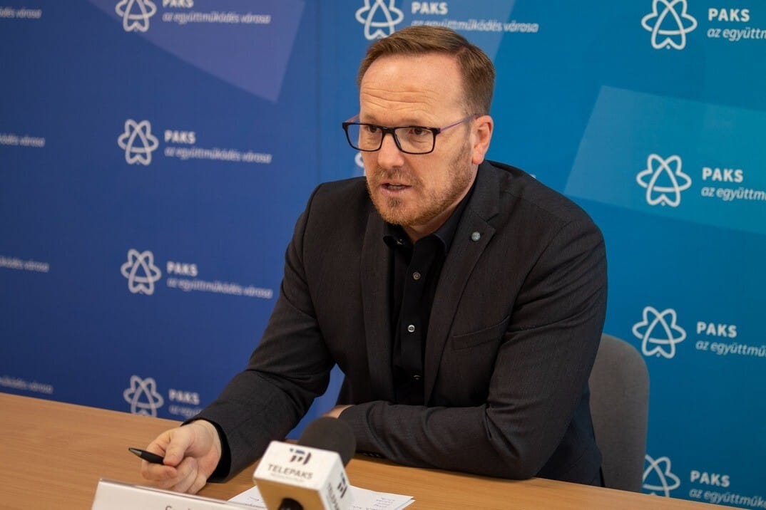 Több mint 40 milliót kellene visszafizetnie a volt paksi főjegyzőnek a 63 milliós végkielégítéséből
