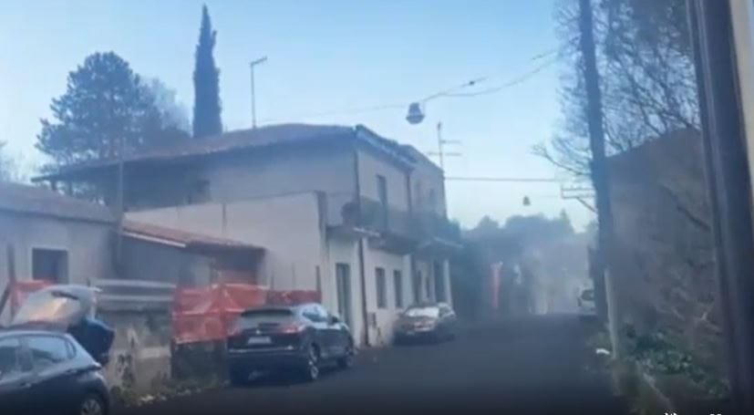 Vulkáni kőzet és hamu hullott eső helyett a szicíliai kisvárosra