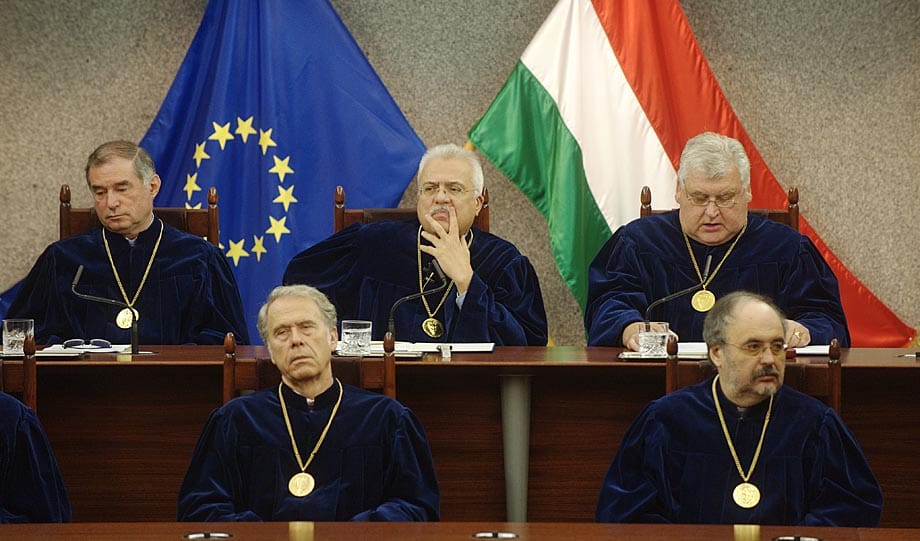 Kormánypárti politikusok az Alkotmánybíróság „szimbolikus” pofonjáról  