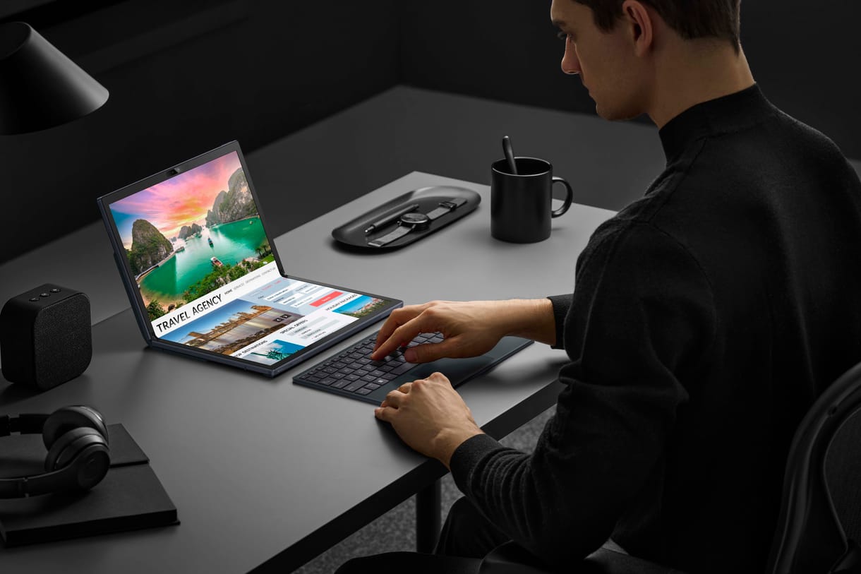 Nincs mese, jönnek a nagyon más laptopok: szétnyitva asztali PC, összehajtva notebook az Asus újdonsága