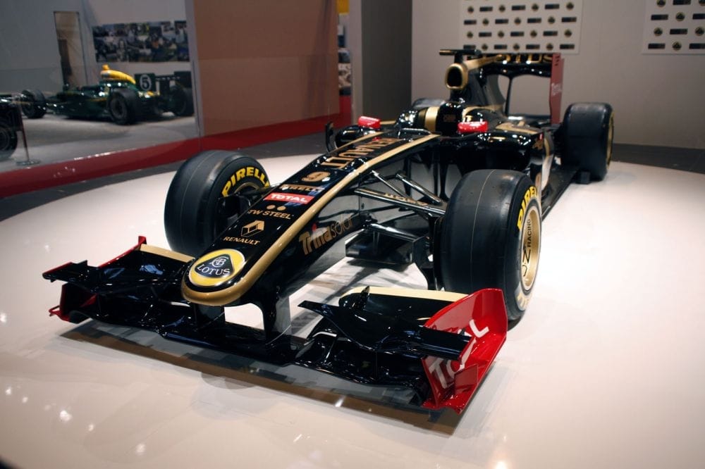 Fotók: új színek és új stílus a Forma-1-es Renault-nál