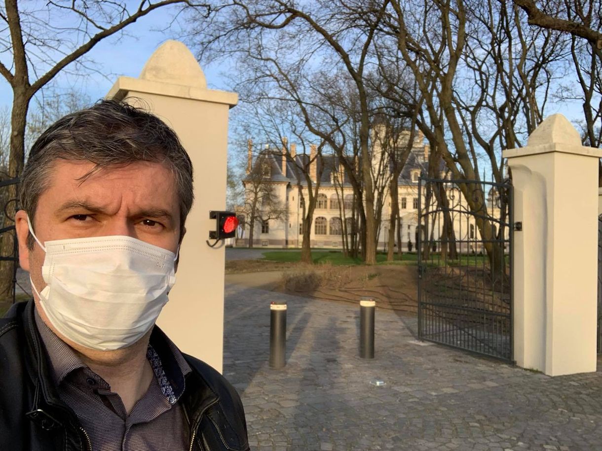 Hadházy feljelentést tett a rendőrségen, mert szerinte Tiborcz turai kastélyszállója vendégeket fogad