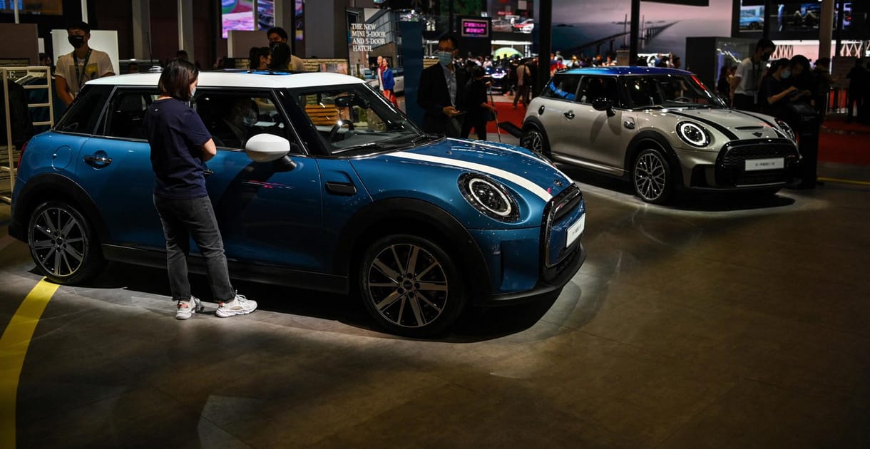 Félrecsúszott jégkrémosztogatás miatt kell magyarázkodnia a BMW-nek a sanghaji autókiállításon