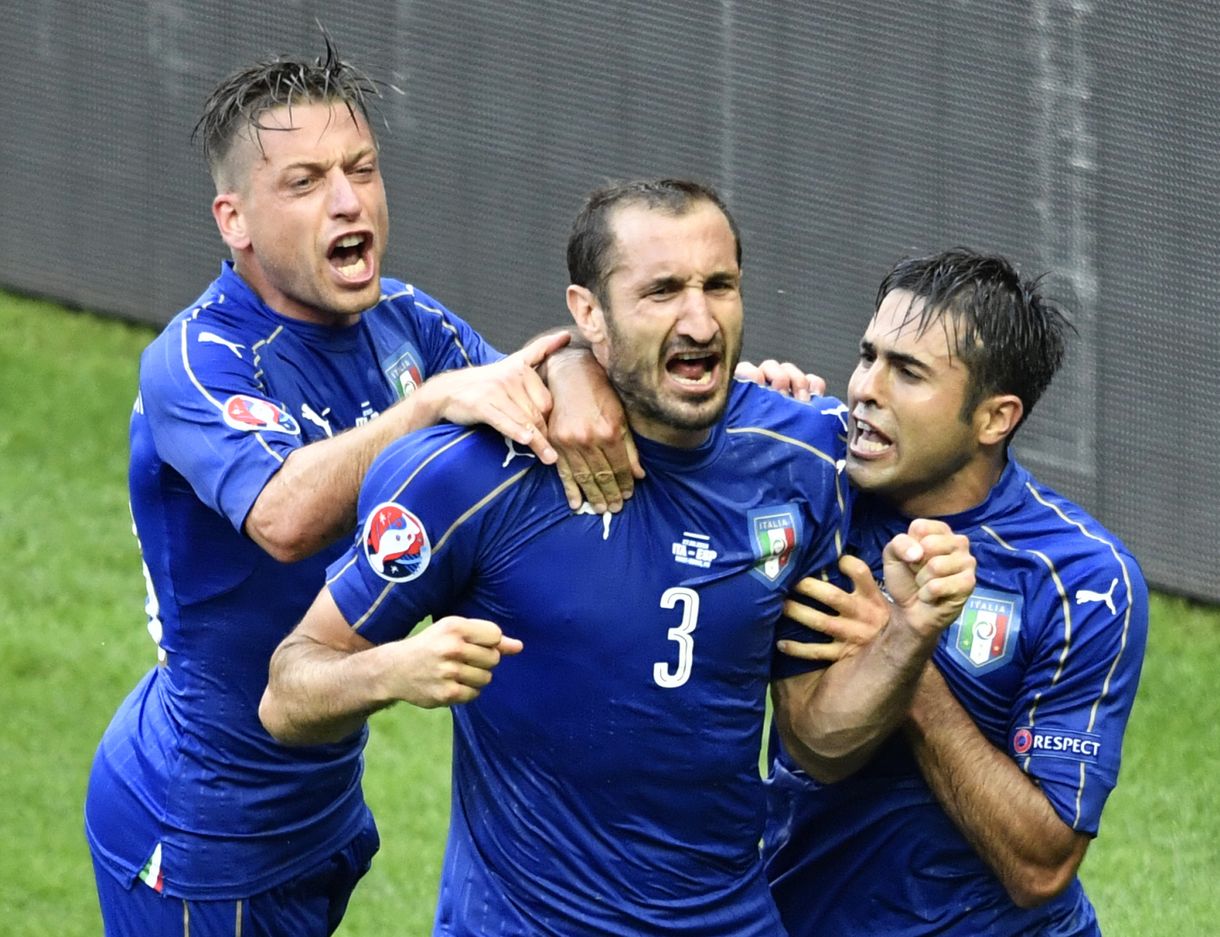 Chiellini sérülés miatt kikerült az olasz keretből