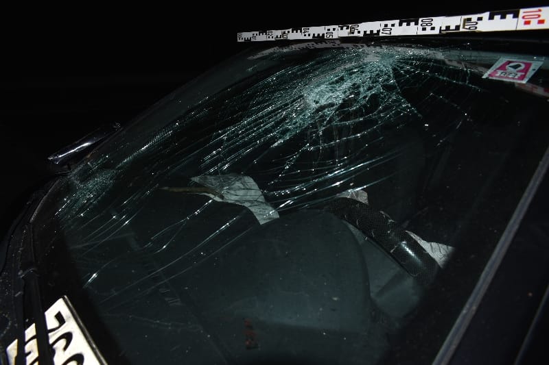 Két autó ütközött az M3-ason, a rendőrök hajmaradványokat találtak a szélvédőn